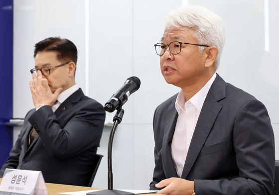 수시 원서 접수 시스템 장애 발생에 사과하는 성윤석 대표