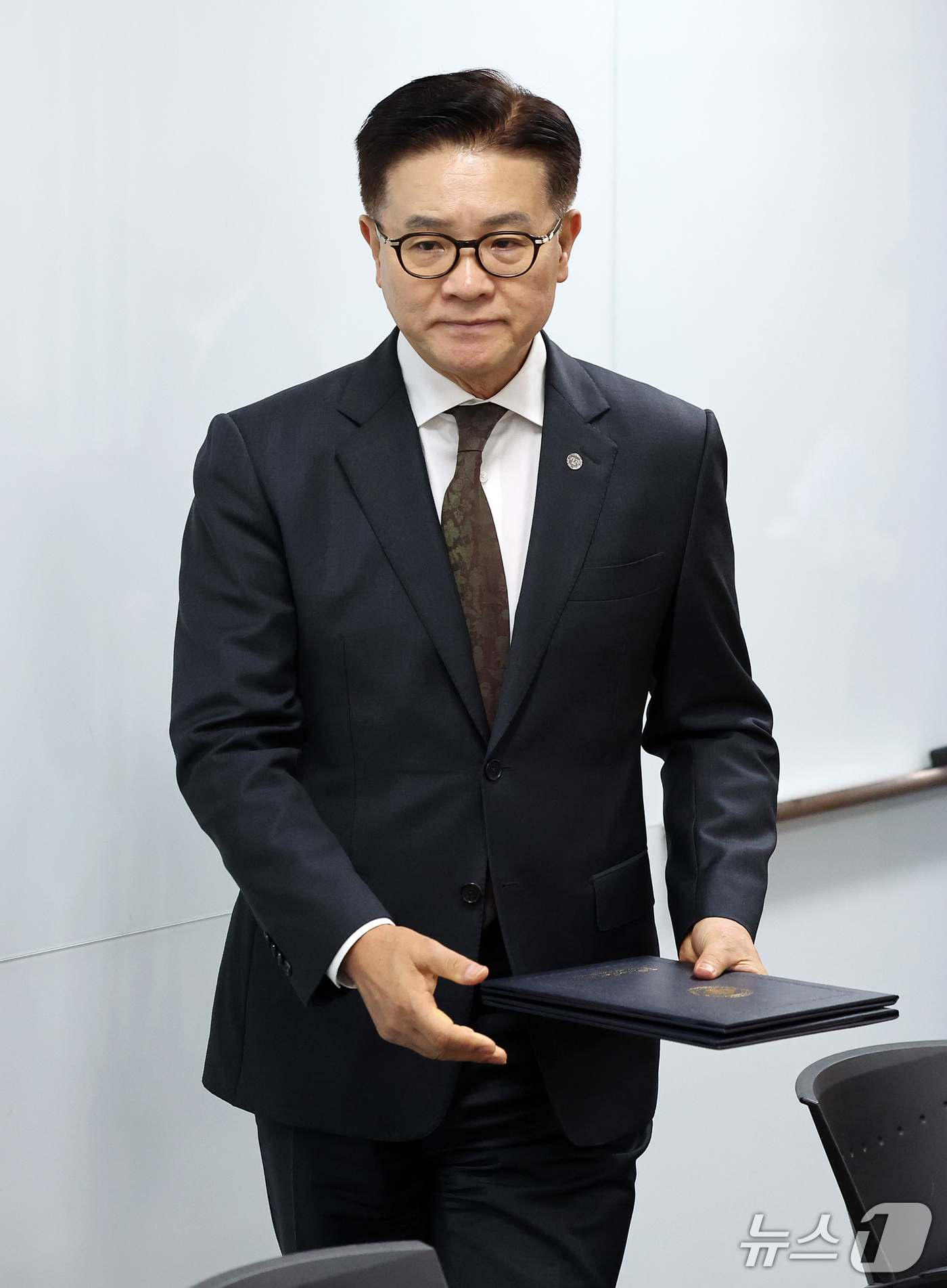 (서울=뉴스1) 김진환 기자 = 이기정 한국대학교육협의회 회장이 14일 서울 금천구 한국대학교육협의회에서 2027학년도 대학 수시모집 원서 접수 시스템 장애 발생 관련 입장을 밝히 …
