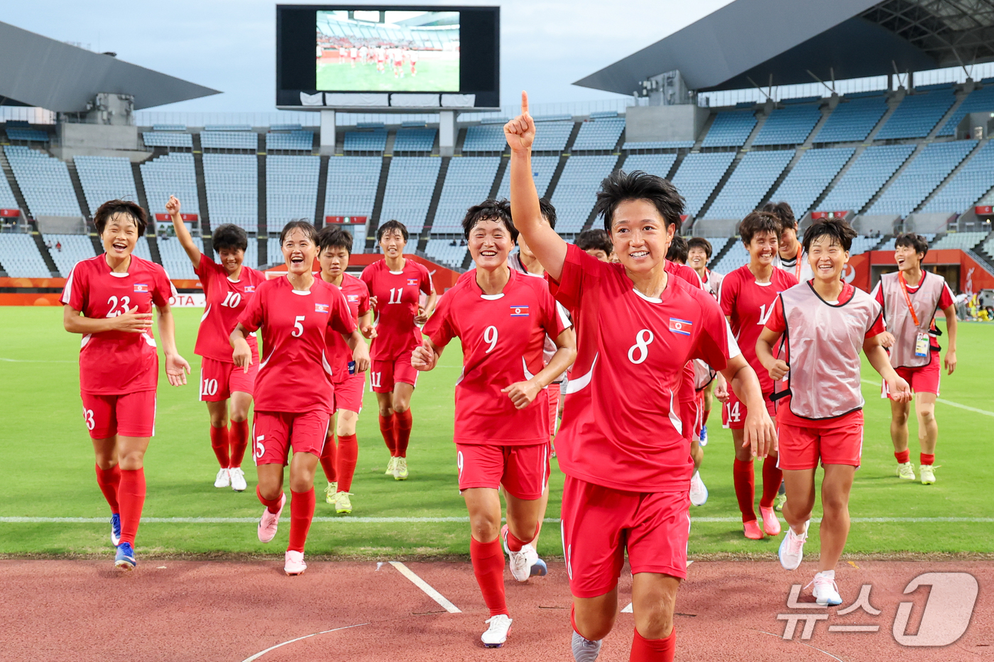 (오사카=뉴스1) 안은나 기자 = 14일 오후 일본 오사카 나가이스타디움에서 열린 2026 아이치·나고야 아시안게임 여자축구 예선 F조 1차전 북한과 방글라데시의 경기, 북한 선수 …