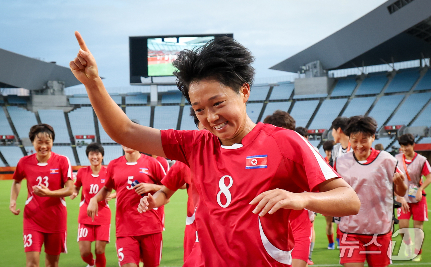 (오사카=뉴스1) 안은나 기자 = 14일 오후 일본 오사카 나가이스타디움에서 열린 2026 아이치·나고야 아시안게임 여자축구 예선 F조 1차전 북한과 방글라데시의 경기, 북한이 1 …