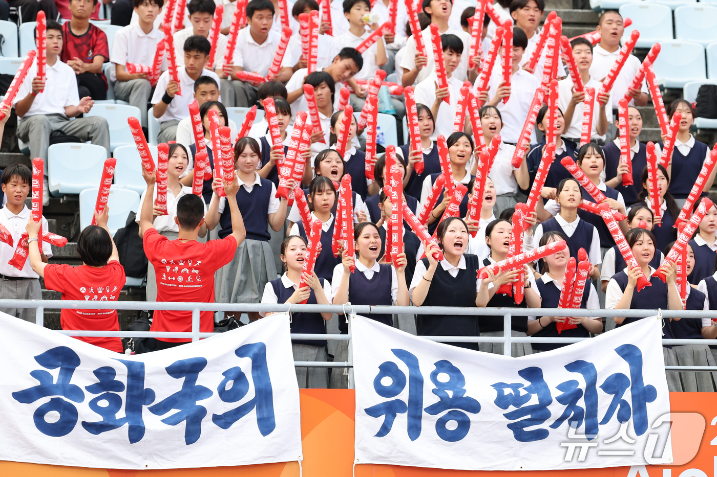 (오사카=뉴스1) 안은나 기자 = 14일 오후 일본 오사카 나가이스타디움에서 열린 2026 아이치·나고야 아시안게임 여자축구 예선 F조 1차전 북한과 방글라데시의 경기, 조선학교 …