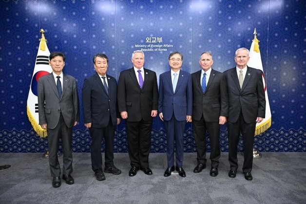 조현 외교장관, 전직 주한미군사령관 3명 접견…한미동맹 발전 논의
