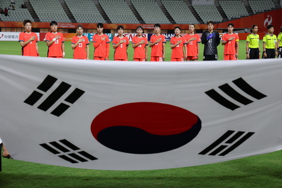 국기에 대한 경례하는 대한민국 대표팀 선수들