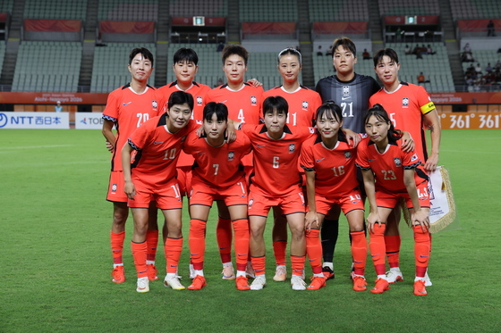 기념촬영하는 대한민국 여자 축구 대표팀