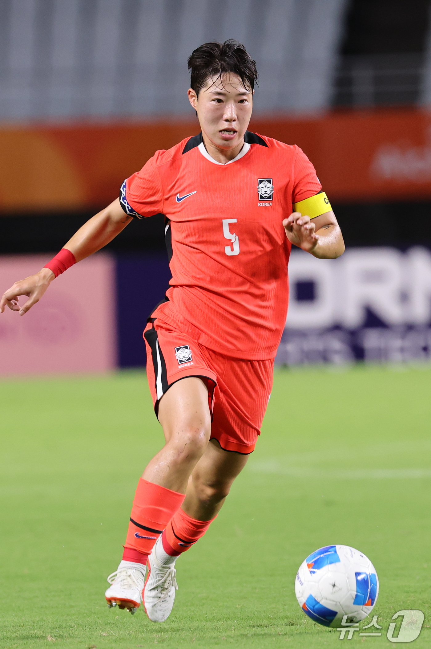 (오사카=뉴스1) 안은나 기자 = 14일 오후 일본 오사카 나가이스타디움에서 열린 2026 아이치·나고야 아시안게임 여자축구 예선 F조 대한민국과 미얀마의 경기, 대한민국 고유진이 …