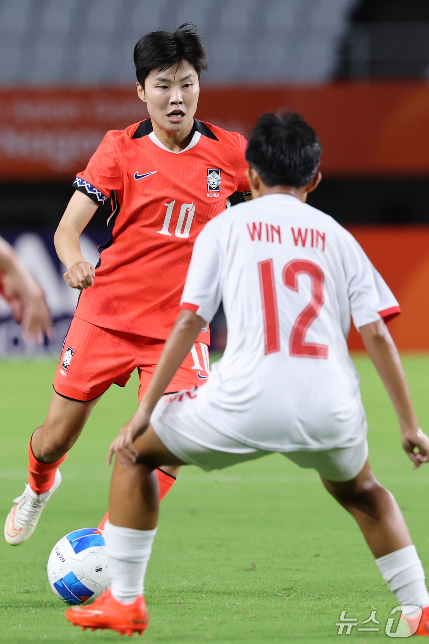 (오사카=뉴스1) 안은나 기자 = 14일 오후 일본 오사카 나가이스타디움에서 열린 2026 아이치·나고야 아시안게임 여자축구 예선 F조 대한민국과 미얀마의 경기, 대한민국 지소연이 …