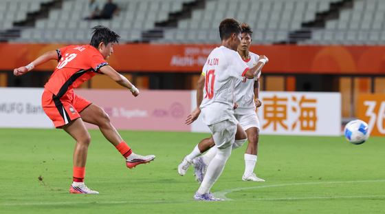 '김민지 해트트릭' 여자축구, 1차전서 미얀마에 5-0 완승[AG]