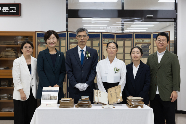 희귀본 '해동악부'와 '당시정음집주'…고·근대문헌 1427책 기증받았다