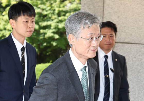 대법원 출근하는 조희대 대법원장