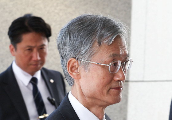 대법원 출근하는 조희대 대법원장