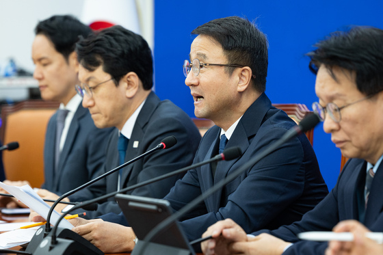 원내대책회의 발언하는 한병도 민주당 원내대표