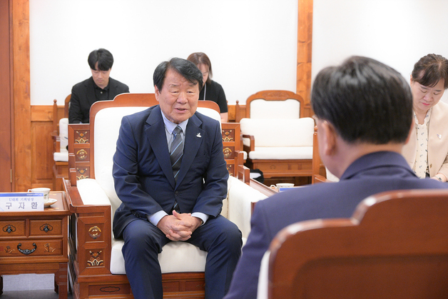 염홍철 유니버시아드 조직위원장, 충청 시도지사 릴레이 회동