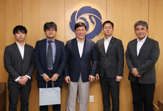 1100만 관중 KBO 배우러 온 日 요미우리…마케팅·리그 운영 논의