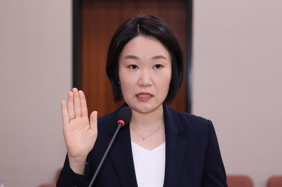인사청문회서 선서하는 이소영 중기부 장관 후보자