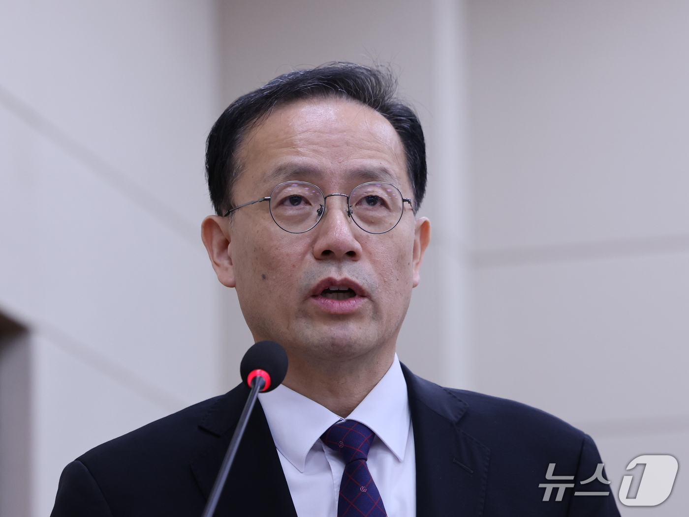 (서울=뉴스1) 박지혜 기자 = 이형일 경제부총리 겸 재정경제부 장관 후보자가 15일 서울 여의도 국회 재정경제기획위원회에서 열린 인사청문회에서 모두발언을 하고 있다. 2026.9 …