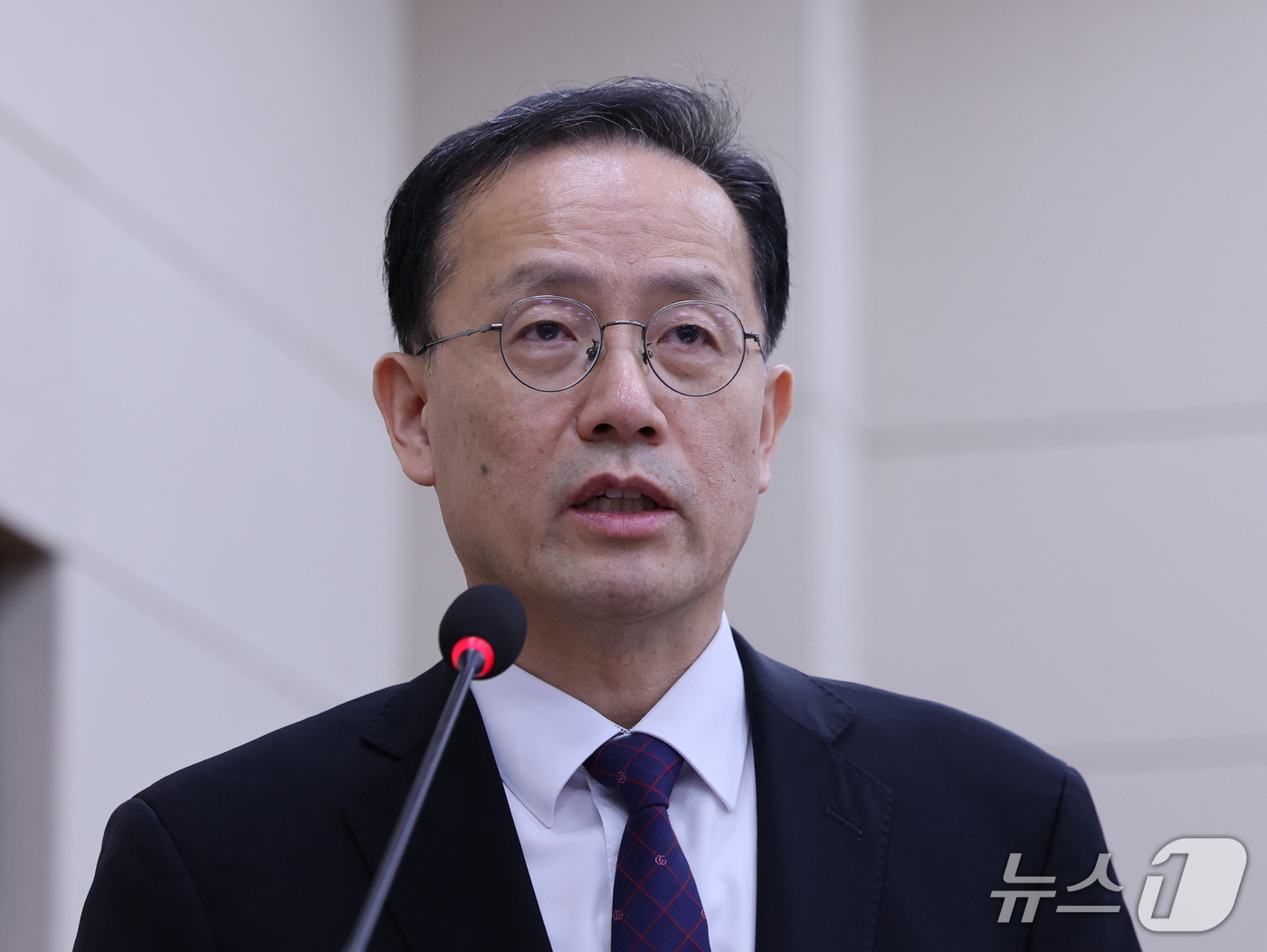 (서울=뉴스1) 박지혜 기자 = 이형일 경제부총리 겸 재정경제부 장관 후보자가 15일 서울 여의도 국회 재정경제기획위원회에서 열린 인사청문회에서 모두발언을 하고 있다. 2026.9 …