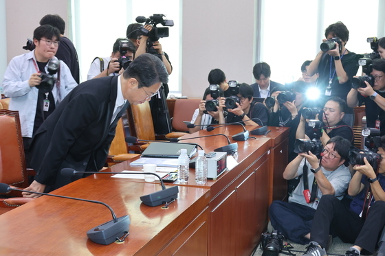 인사청문회 자리하는 김승원