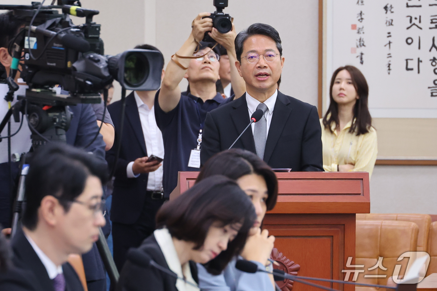 (서울=뉴스1) 신웅수 기자 = 김승원 법무부 장관 후보자가 15일 서울 여의도 국회 법제사법위원회에서 열린 인사청문회에서 인사말을 하고 있다. 2026.9.15/뉴스1
