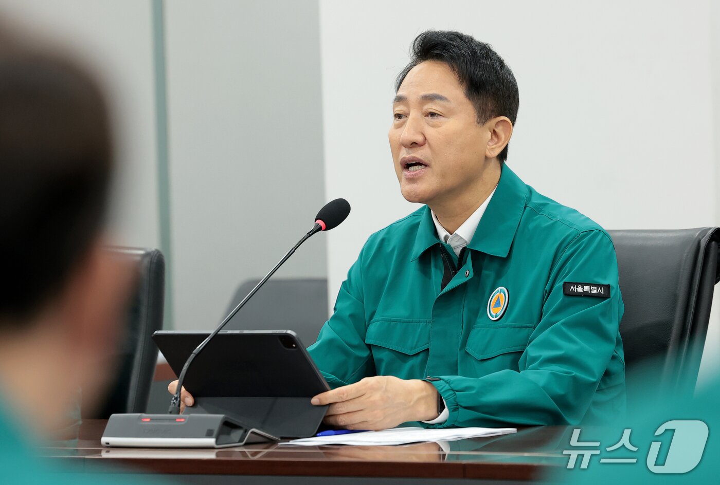 본문 이미지 - 오세훈 서울시장이 15일 오전 서울 중구 서울시청 기획상황실에서 열린 시내버스 파업 관련 긴급 대책회의에 참석해 모두발언을 하고 있다. 2026.9.15 ⓒ 뉴스1 권현진 기자