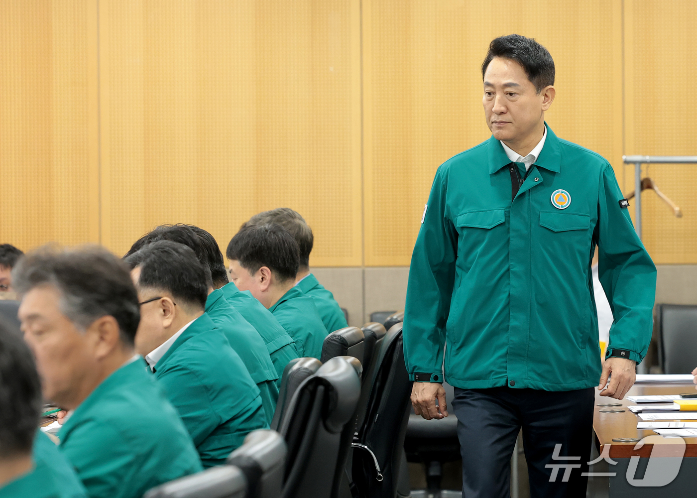 (서울=뉴스1) 권현진 기자 = 오세훈 서울시장이 15일 오전 서울 중구 서울시청 기획상황실에서 열린 시내버스 파업 관련 긴급 대책회의에 참석하고 있다. 2026.9.15/뉴스1