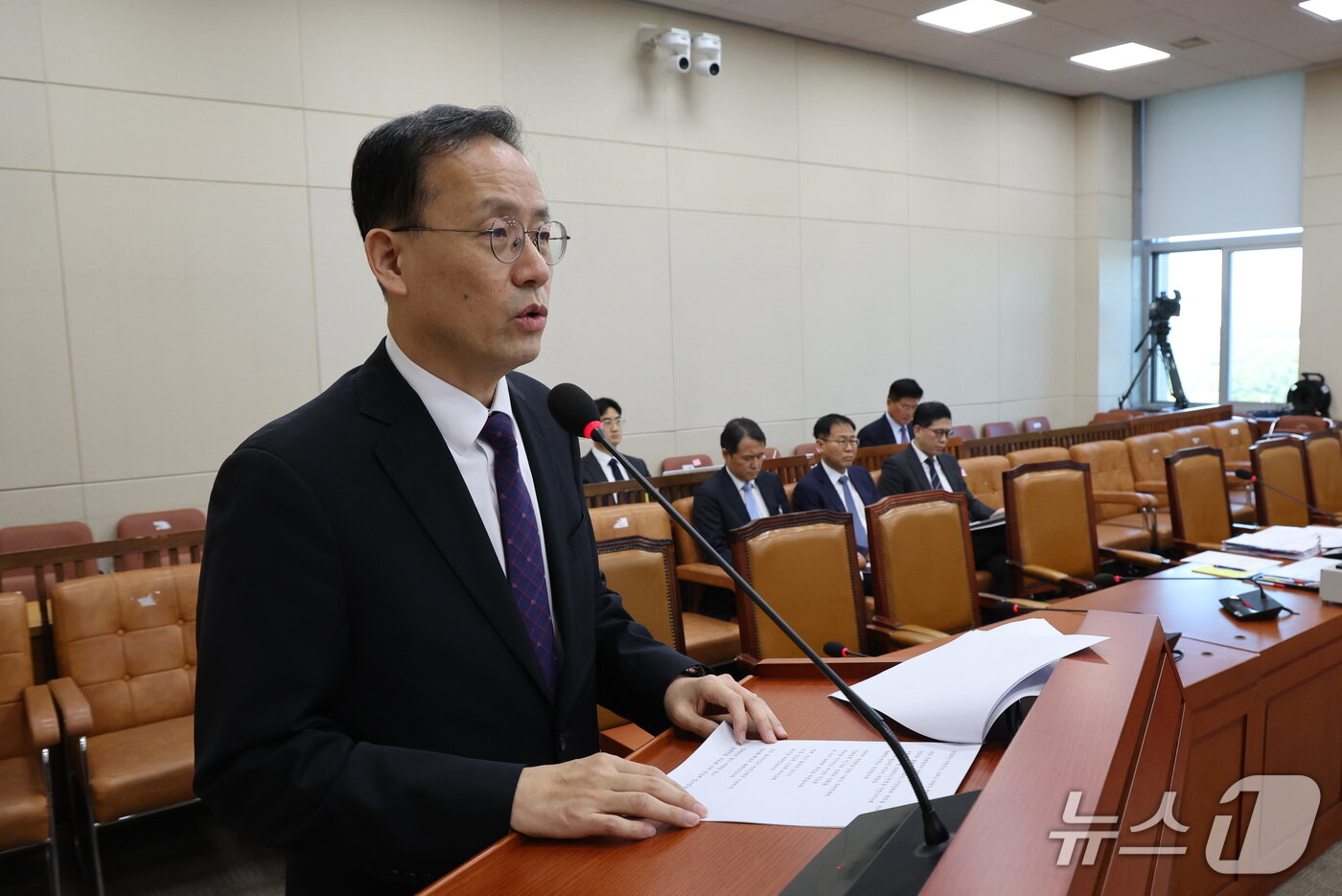 본문 이미지 - 이형일 경제부총리 겸 재정경제부 장관 후보자가 15일 서울 여의도 국회 재정경제기획위원회에서 열린 인사청문회에서 모두발언을 하고 있다. 2026.9.15 ⓒ 뉴스1 박지혜 기자