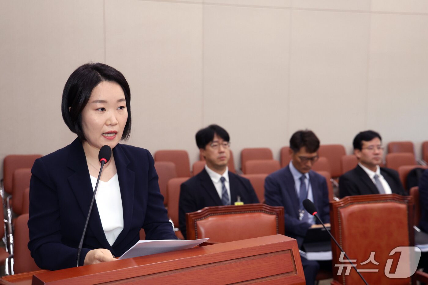 본문 이미지 - 이소영 중소벤처기업부 장관 후보자가 15일 오전 서울 여의도 국회 산업통상자원중소벤처기업위원회에서 열린 인사청문회에서 인사말을 하고 있다. 2026.9.15 ⓒ 뉴스1 황기선 기자