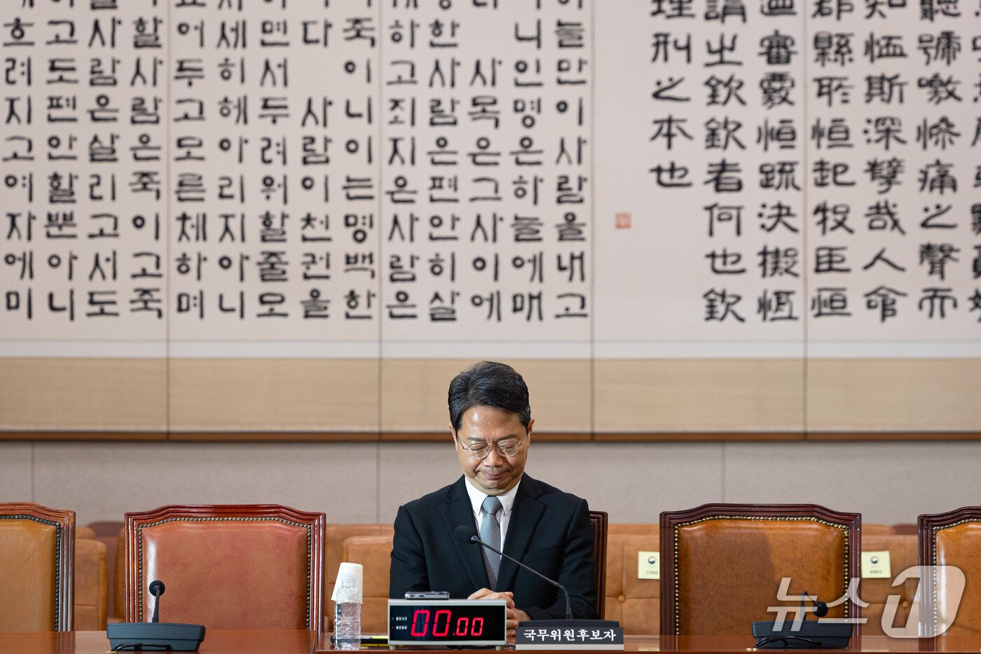 본문 이미지 - 김승원 법무부 장관 후보자가 15일 서울 여의도 국회 법제사법위원회 인사청문회에 출석해 생각에 잠겨 있다. 2026.9.15 ⓒ 뉴스1 유승관 기자
