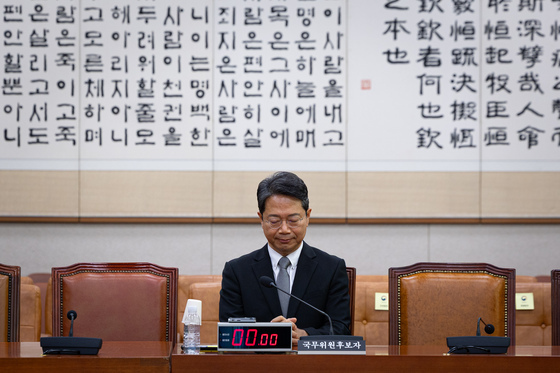 생각 잠긴 김승원 법무부 장관 후보자