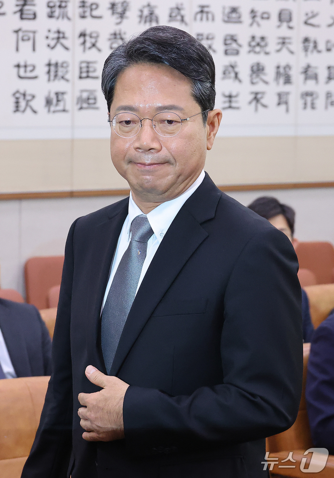 (서울=뉴스1) 신웅수 기자 = 김승원 법무부 장관 후보자가 15일 서울 여의도 국회 법제사법위원회에서 열린 인사청문회에서 발언대로 향하고 있다. 2026.9.15/뉴스1