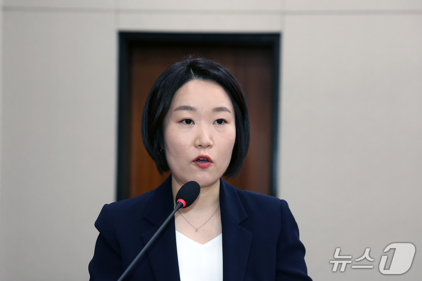(서울=뉴스1) 황기선 기자 = 이소영 중소벤처기업부 장관 후보자가 15일 오전 서울 여의도 국회 산업통상자원중소벤처기업위원회에서 열린 인사청문회에서 인사말을 하고 있다. 2026 …