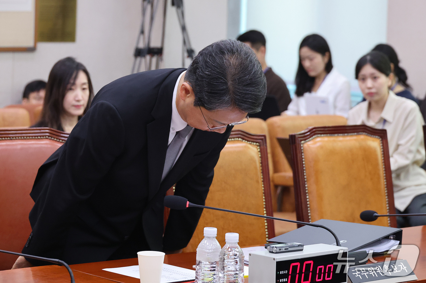 (서울=뉴스1) 신웅수 기자 = 김승원 법무부 장관 후보자가 15일 서울 여의도 국회 법제사법위원회에서 열린 인사청문회에서 인사하고 있다. 2026.9.15/뉴스1