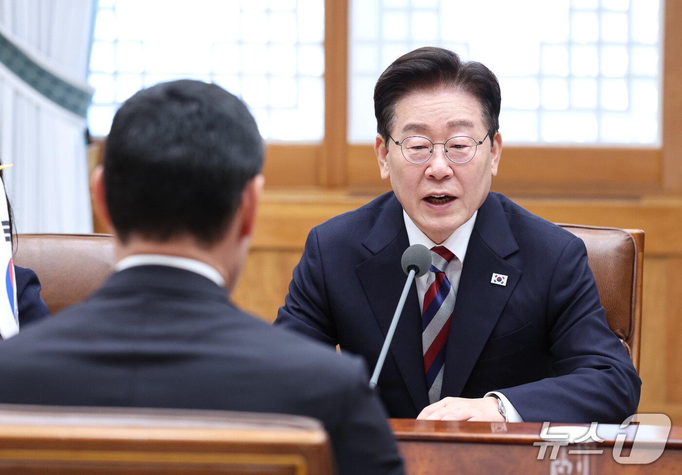 본문 이미지 - 이재명 대통령이 15일 청와대에서 열린 세르다르 베르디무하메도프 투르크메니스탄 대통령과 확대 정상회담에서 발언하고 있다. 2026.9.15 ⓒ 뉴스1 허경 기자