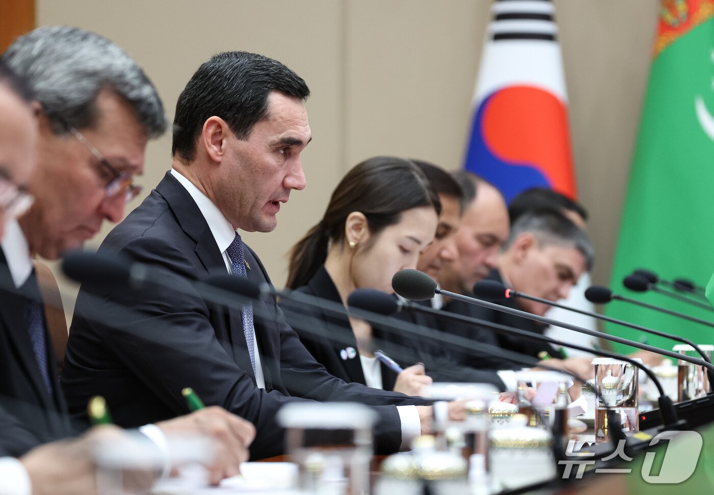 본문 이미지 - 세르다르 베르디무하메도프 투르크메니스탄 대통령이 15일 청와대에서 열린 이재명 대통령과 확대 정상회담에서 발언하고 있다 2026.9.15 ⓒ 뉴스1 허경 기자