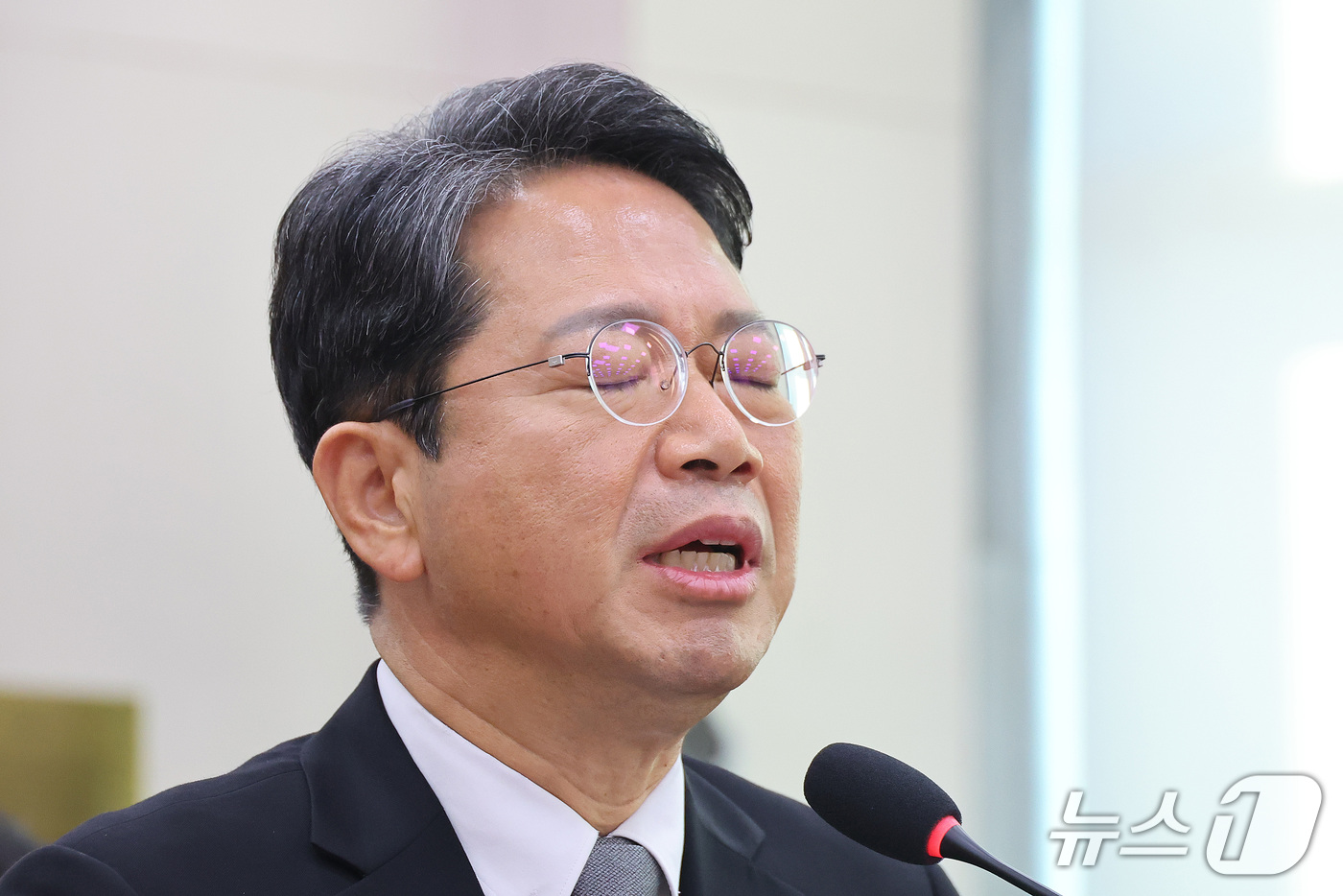 (서울=뉴스1) 신웅수 기자 = 김승원 법무부 장관 후보자가 15일 서울 여의도 국회 법제사법위원회에서 열린 인사청문회에서 발언하고 있다. 2026.9.15/뉴스1