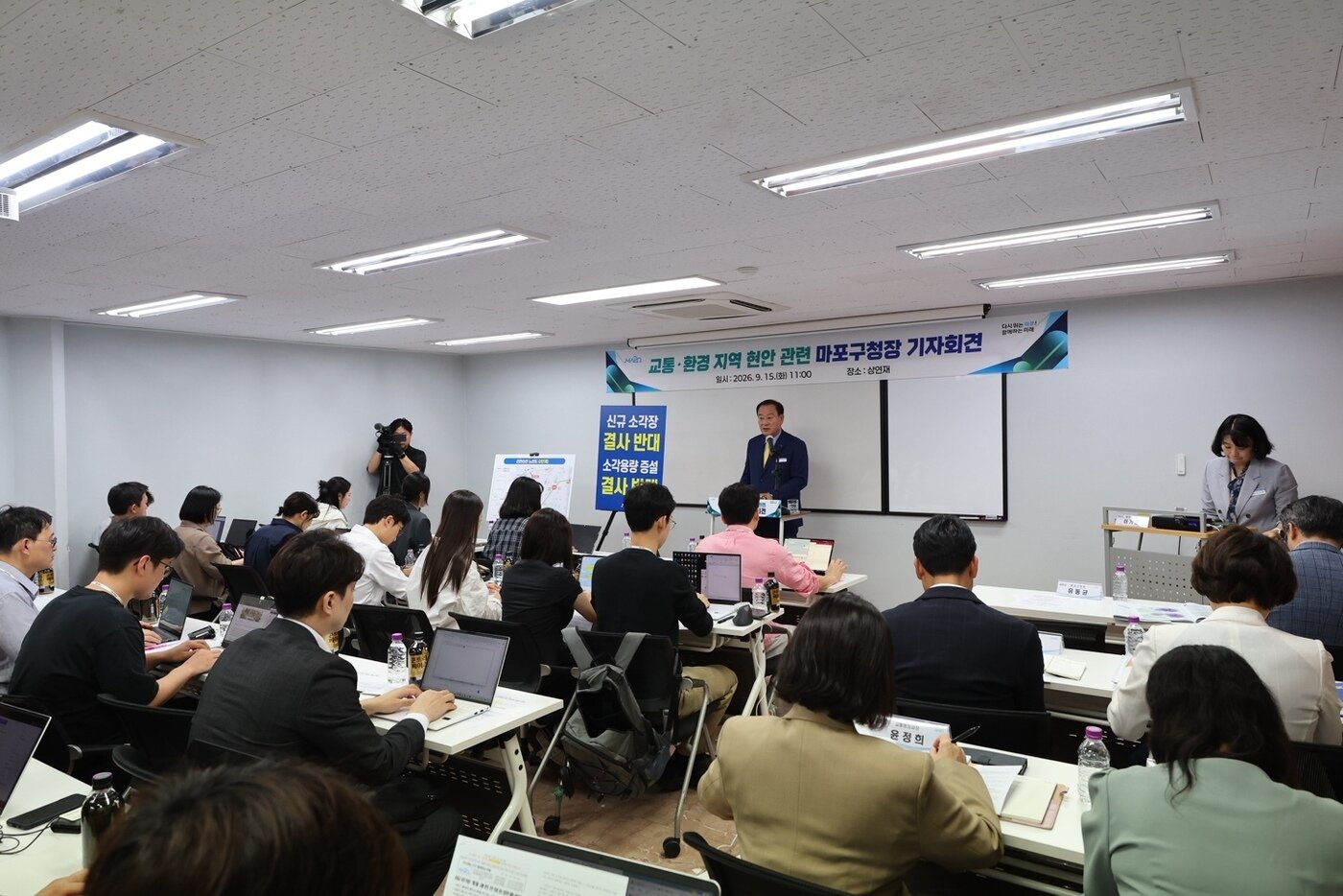 본문 이미지 - 유동균 서울 마포구청장이 15일 서울 중구 상연재에서 열린 교통·환경분야 현안 기자회견에서 발언하고 있다. (마포구 제공)
