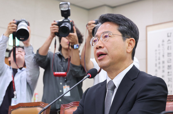 청문회 답변하는 김승원 법무장관 후보자