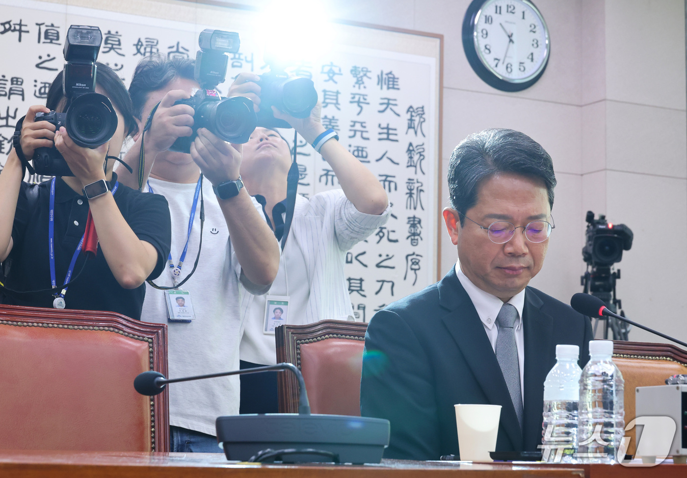 (서울=뉴스1) 신웅수 기자 = 김승원 법무부 장관 후보자가 15일 서울 여의도 국회 법제사법위원회에서 열린 인사청문회에서 생각에 잠겨 있다. 2026.9.15/뉴스1