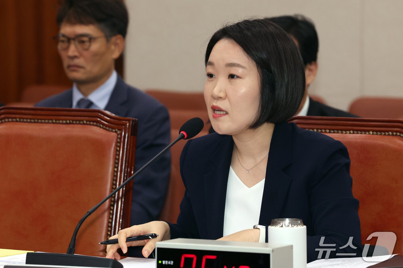 본문 이미지 - 이소영 중소벤처기업부 장관 후보자가 15일 오전 서울 여의도 국회 산업통상자원중소벤처기업위원회에서 열린 인사청문회에서 의원 질의에 답하고 있다. 2026.9.15 ⓒ 뉴스1 황기선 기자