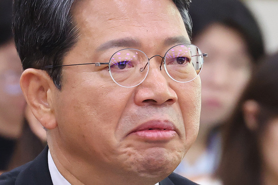 '정면 돌파' 나선 김승원…가족 특혜엔 '울컥' 尹검찰은 '정조준'(종합)