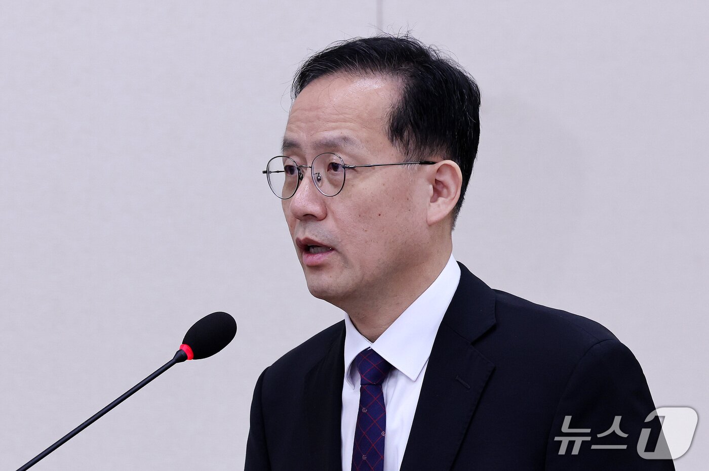 본문 이미지 - 이형일 부총리 겸 재정경제부 장관 후보자가 15일 서울 여의도 국회에서 열린 인사청문회에서 모두 발언을 하고 있다. 2026.9.15 ⓒ 뉴스1 박지혜 기자