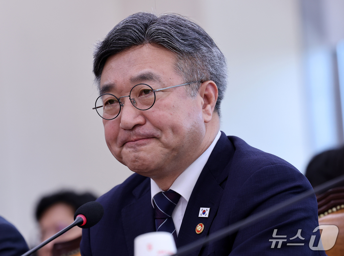 (서울=뉴스1) 박지혜 기자 = 윤호중 행정안전부 장관이 15일 오전 서울 여의도 국회에서 열린 국회 행정안전위원회 전체회의에서 의원 질의를 듣고 있다. 2026.9.15/뉴스1