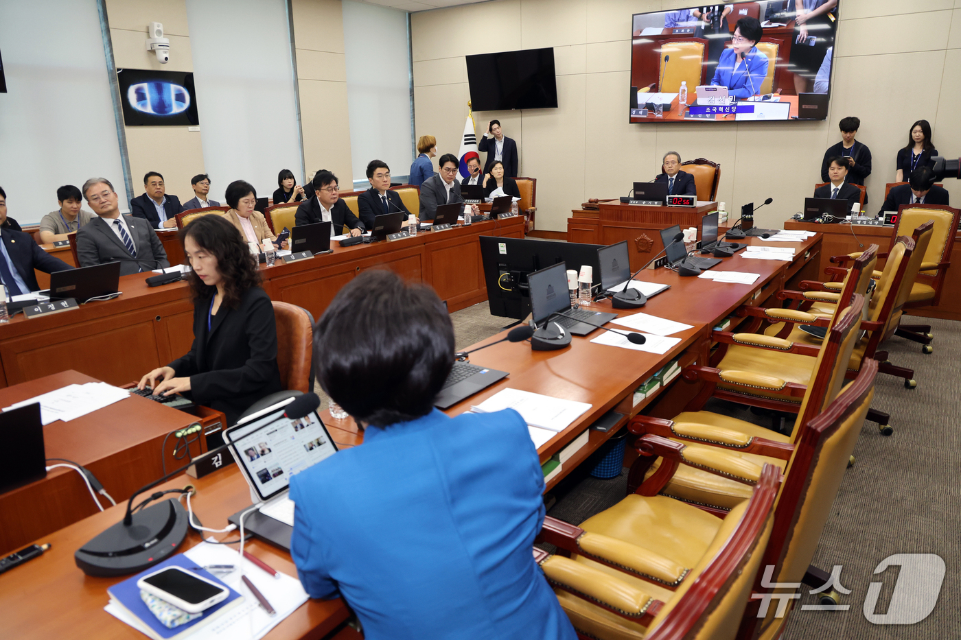 (서울=뉴스1) 황기선 기자 = 15일 서울 여의도 국회에서 열린 과학기술정보방송통신위원회 전체회의에 국민의힘 의원 자리가 비어있다.이날 이 의원의 5·18 민주화운동 왜곡·폄훼 …