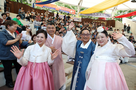 "우리 방금 결혼했어요"