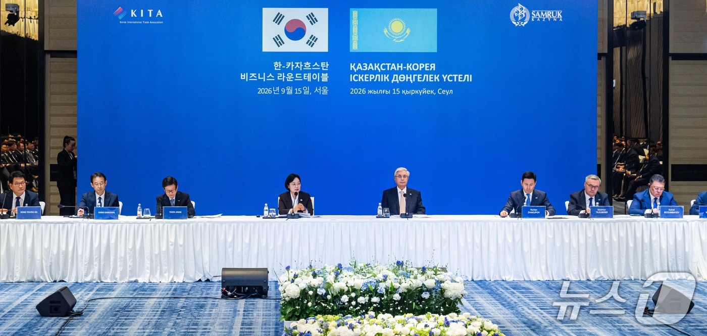 (서울=뉴스1) 청사사진기자단 = 한성숙 국무총리가 15일 서울 종로구 포시즌스호텔에서 열린 한-카자흐스탄 비즈니스 라운드 테이블에서 축사를 하고 있다. 2026.9.15/뉴스1