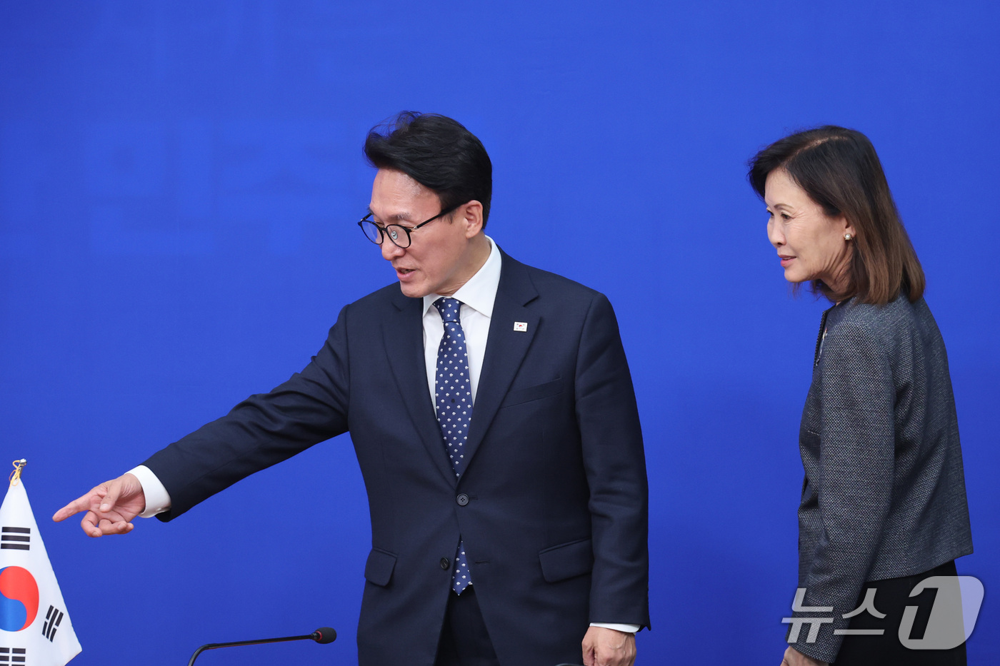 (서울=뉴스1) 신웅수 기자 = 김민석 더불어민주당 대표가 15일 서울 여의도 국회에서 미셸 스틸 주한미국대사를 접견하고 있다. 2026.9.15/뉴스1