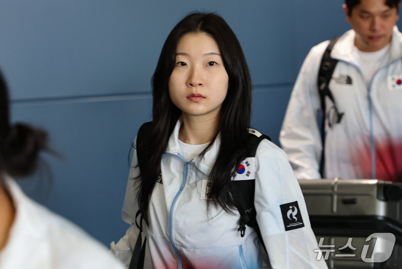 본문 이미지 - 2026 아이치-나고야 아시안게임 사격 국가대표 반효진이 15일 일본 나고야 중부국제공항을 통해 입국하고 있다. 2026.9.15 ⓒ 뉴스1 김도우 기자