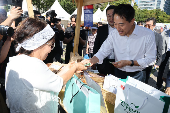 추석맞이 서로장터 찾은 오세훈 시장