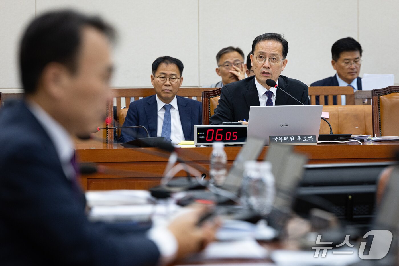 본문 이미지 - 이형일 부총리 겸 재정경제부 장관 후보자가 15일 서울 여의도 국회 재정경제기획위원회 인사청문회에 출석해 의원 질의에 답하고 있다. 2026.9.15 ⓒ 뉴스1 유승관 기자