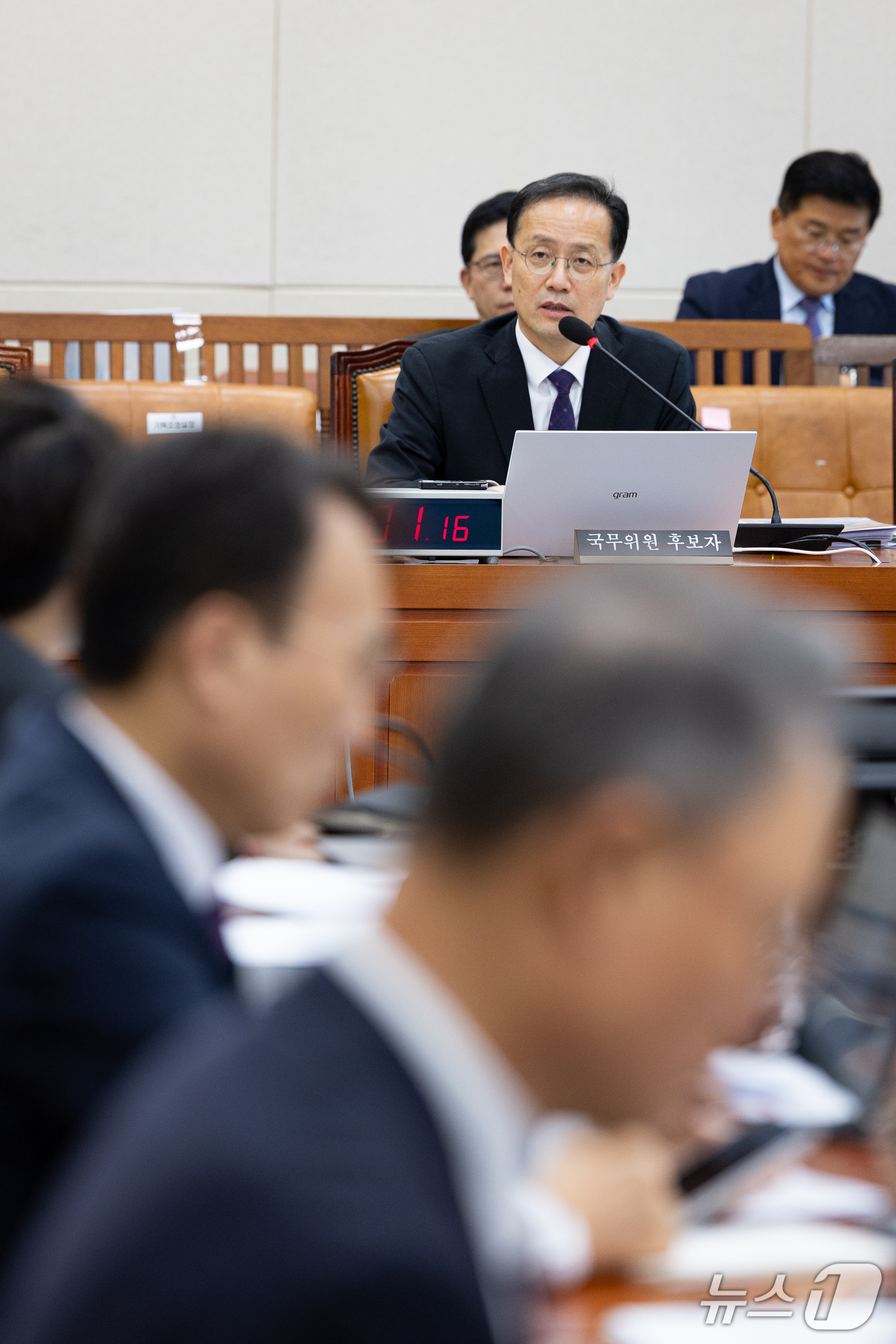 (서울=뉴스1) 유승관 기자 = 이형일 부총리 겸 재정경제부 장관 후보자가 15일 서울 여의도 국회 재정경제기획위원회 인사청문회에 출석해 의원 질의에 답하고 있다. 2026.9.1 …