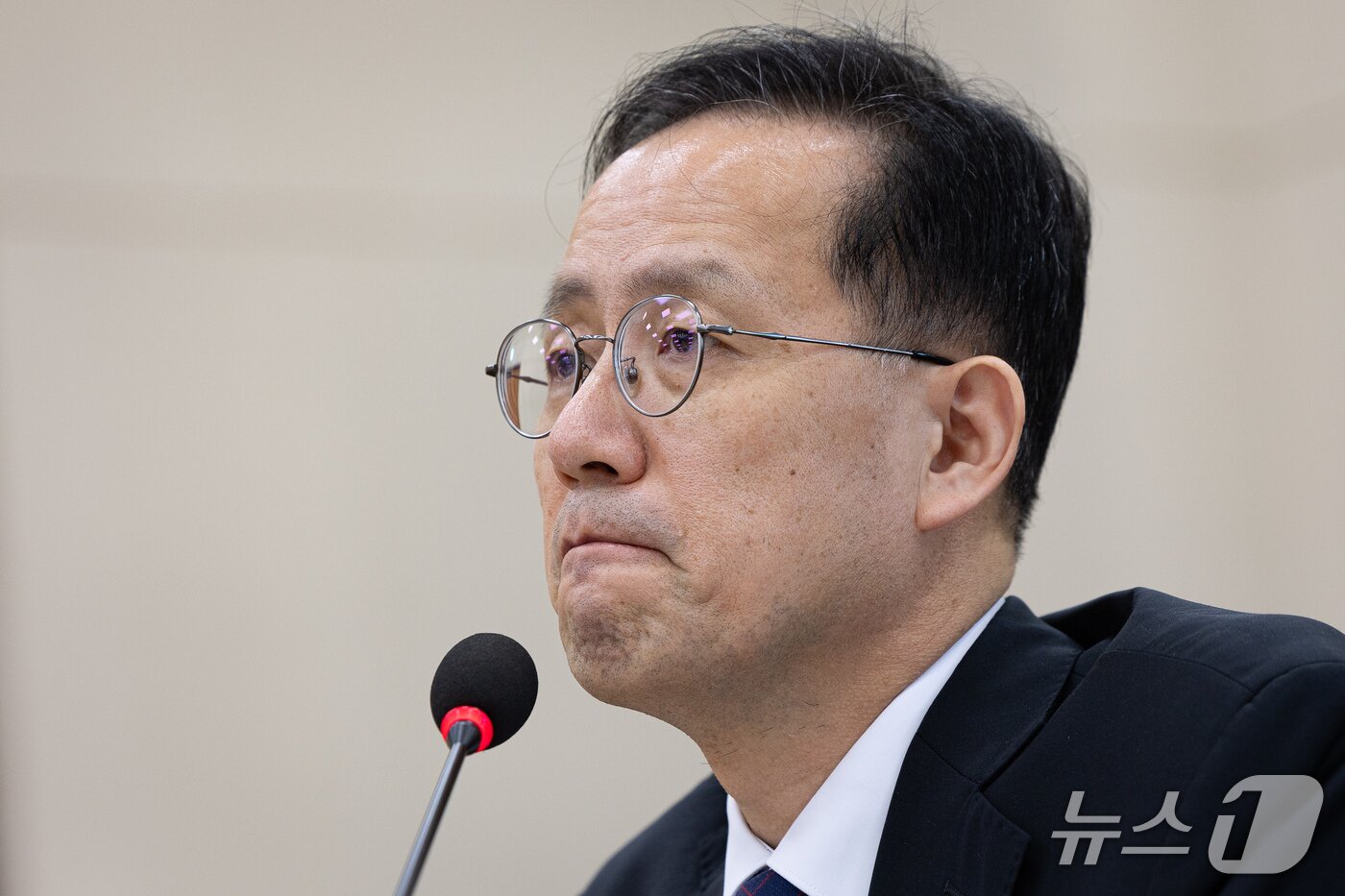 본문 이미지 - 이형일 부총리 겸 재정경제부 장관 후보자가 15일 서울 여의도 국회 재정경제기획위원회 인사청문회에 출석해 의원 질의를 듣고 있다. 2026.9.15 ⓒ 뉴스1 유승관 기자
